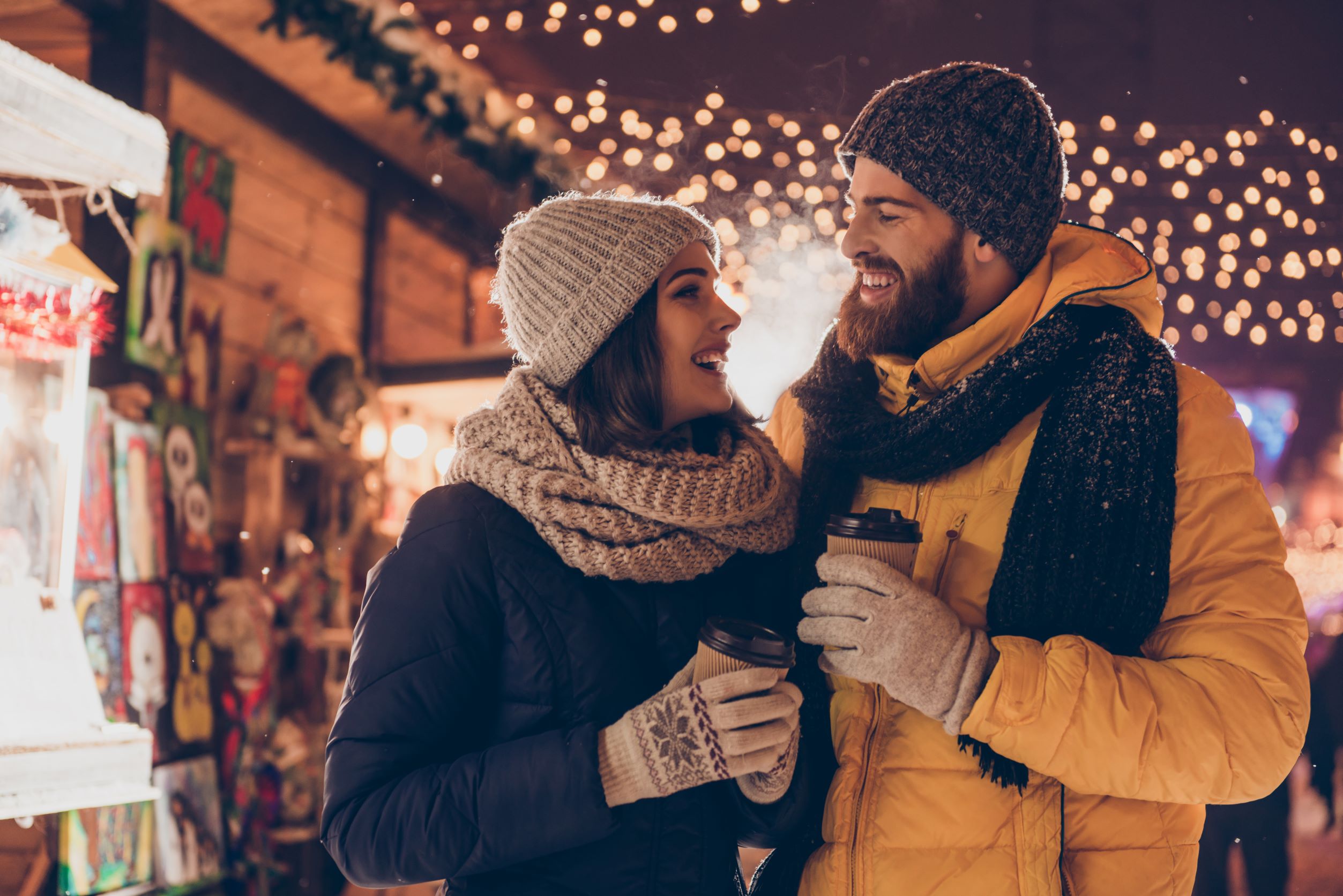 Menschen Weihnachtsmarkt 